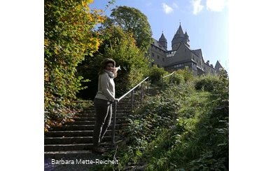 Barbara Mette-Reichelt ist eine Museumsführerin und zertifizierte SGV-Wanderführerin